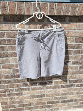 Duluth Trading Armachillo Shorts, Size 14